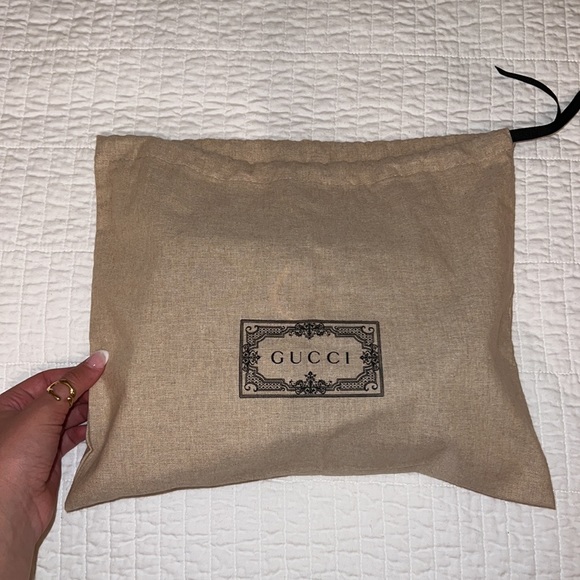 Authentic Gucci GG Marmont Small Shoulder Bag in Black Leather - Picture 9 of 13